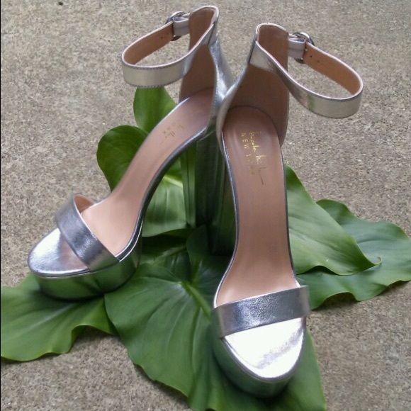 Nicole Miller Shoes - NWOT Nicole Miller metallic platforms.
